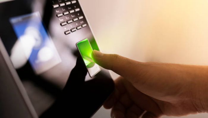 Máy chấm công báo lỗi Authentication Failure và bị khóa bàn phím